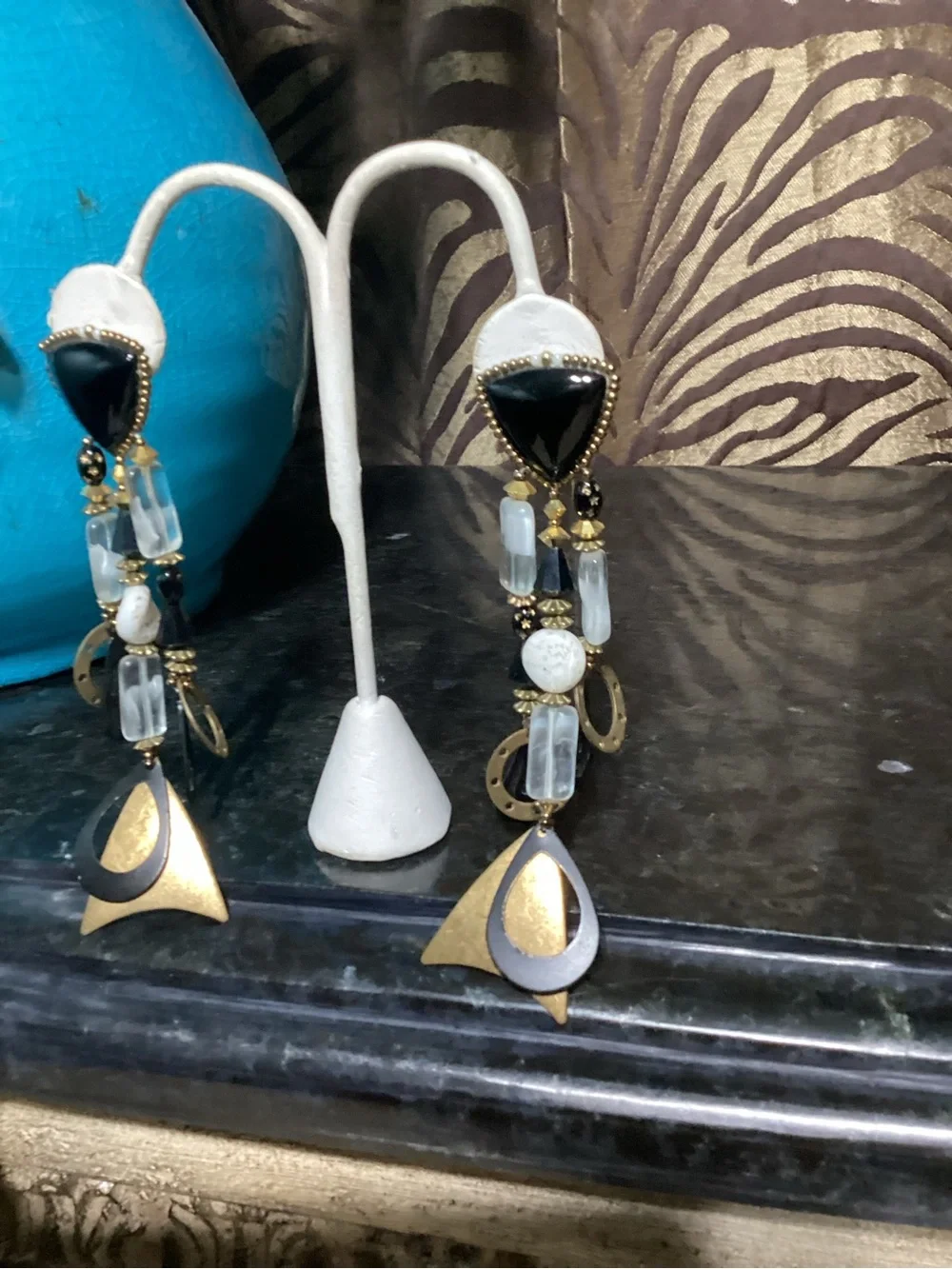 NWT long pierced earrings lynx